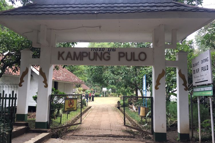 Kampung Pulo merupakan kampung adat di kompleks Candi Cangkuang, Desa Cangkuang, Kecamatan Leles, Kabupaten Garut, Jawa Barat, Sabtu (13/1/2018). 