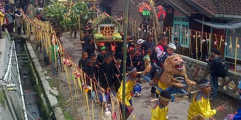 Ruwatan Bumi Hajat Buruan Ucapan Syukur Panen Di Cikidang