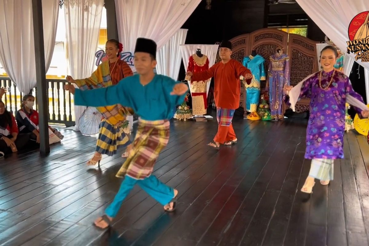 Kegiatan yang ditujukan silang budaya antara Indonesia - Malaysia dengan tema Wonderful Nusantara Festival (WNF) 2023 ini, diselenggarakan berkat kerjasama dengan Jabatan Pendidikan Negeri Johor dan Yayasan Warisan Johor yang dilaksanakan di Kompleks Warisan Sultan Abu Bakar, Johor Heritage Center, Johor Bahru, Minggu (4/6/2023).
