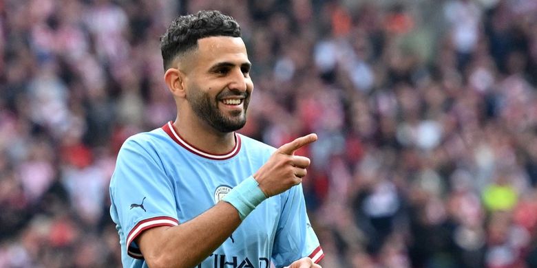 Riyad Mahrez melakukan selebrasi usai mencetak gol dalam laga semifinal Piala FA 2022-2023 antara Man City vs Sheffield United di Stadion Wembley, London, 22 April 2022. (Foto oleh Glyn KIRK / AFP)