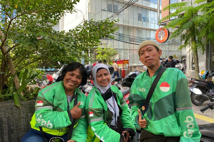 Kisah Devi, 'Kartini' yang Mengaspal Demi Nafkahi Keluarga