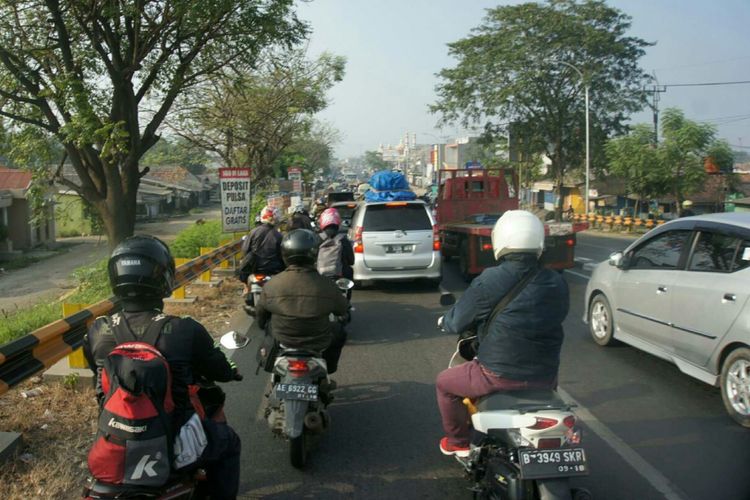 Jalur arteri Karawang pada Sabtu (9/6/2018) ramai lancar.