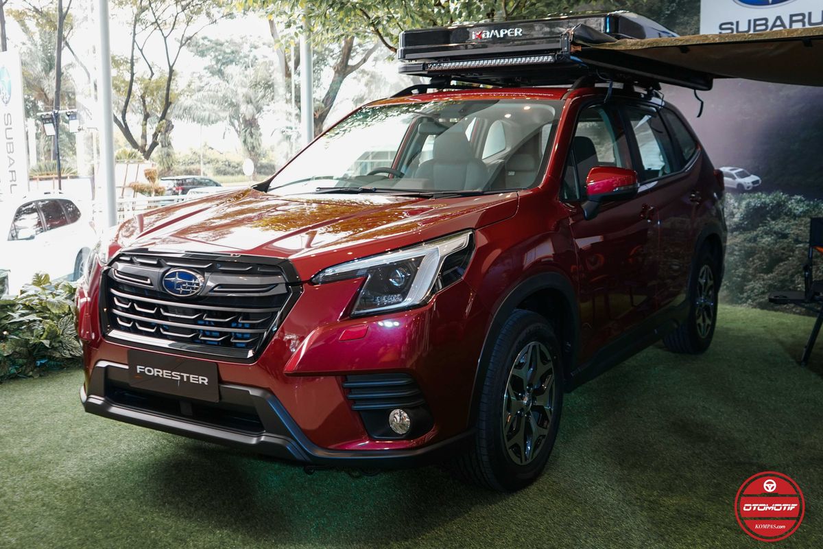 Subaru Forester 2022 dengan perlengkapan camping aftermarket.