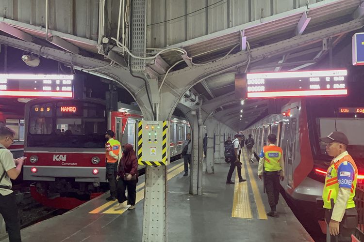 KRL Jakarta-Bogor Beroperasi Normal Usai Insiden Gerbong Berasap di Stasiun Jakarta Kota