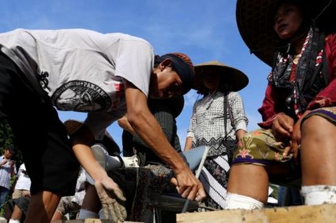 Petani Kendeng Enggan Buka Belenggu Semen di Kaki Sebelum Bertemu Jokowi