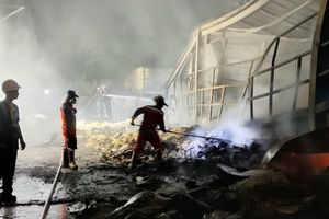 Kebakaran Pabrik Mi Instan di Bekasi Bersumber dari Gudang Kardus, Penyebab Masih Diselidiki