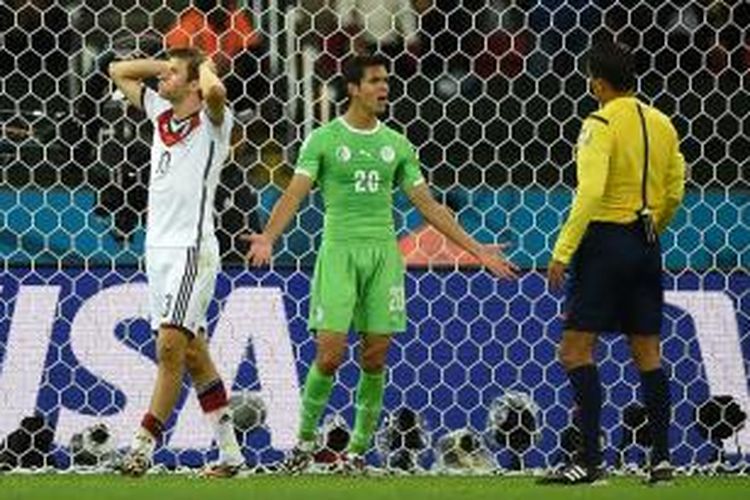 Reaksi striker Jerman, Thomas Mueller, saat gagal menyarangkan bola ke gawang Aljazair pada 16 besar Piala Dunia 2014 di Estadio Beira-Rio, Senin atau Selasa (1/7/2014) dini hari WIB. 