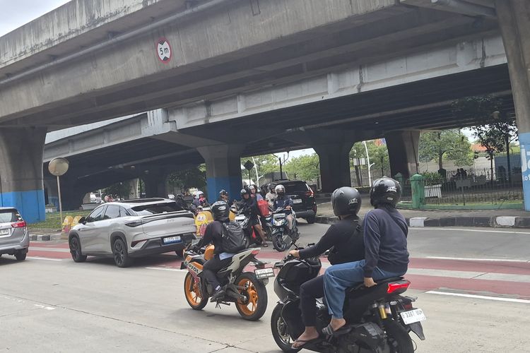 Putaran Balik di Jakut Jadi Arena Lawan Arah, Pengendara Pertaruhkan Nyawa