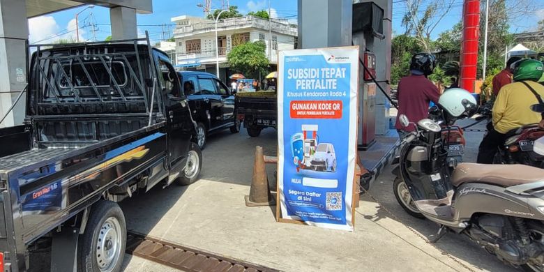 Ilustrasi pembelian BBM subsidi, harga Pertalite. Harga Pertalite hari ini. Harga Pertalite April 2026.