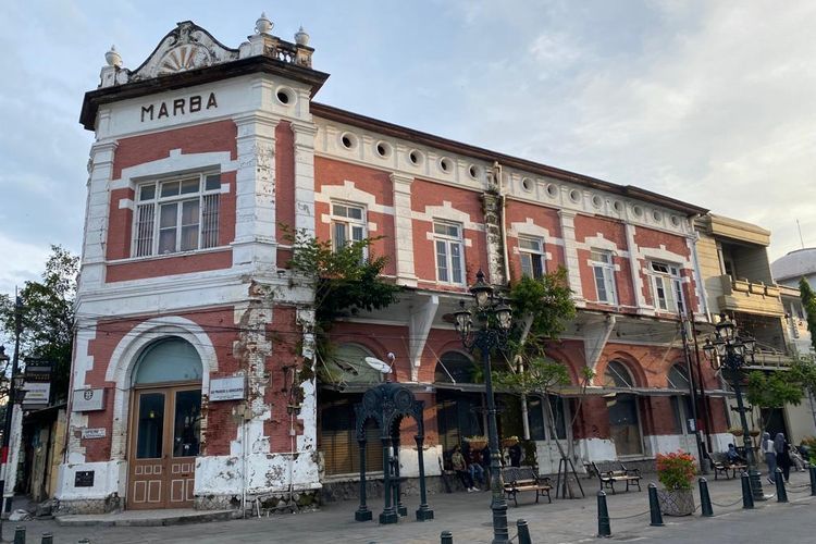 Gedung Marba di kawasan Kota Lama Semarang, Jumat (29/4/2022)