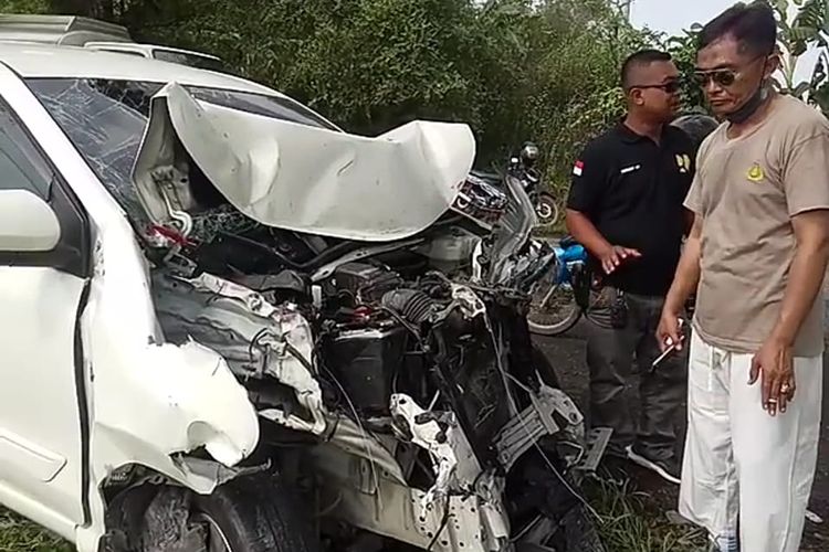 Kecelakaan beruntun yang melibatkan lima kendaraan terjadi di Sampang. 