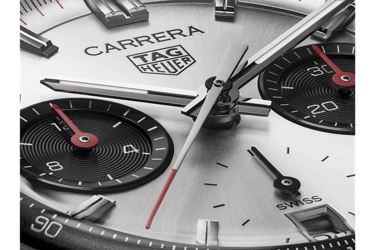 TAG Heuer Carrera Chronograph terinspirasi dari desain TAG Heuer Carrera 7753 SN. 