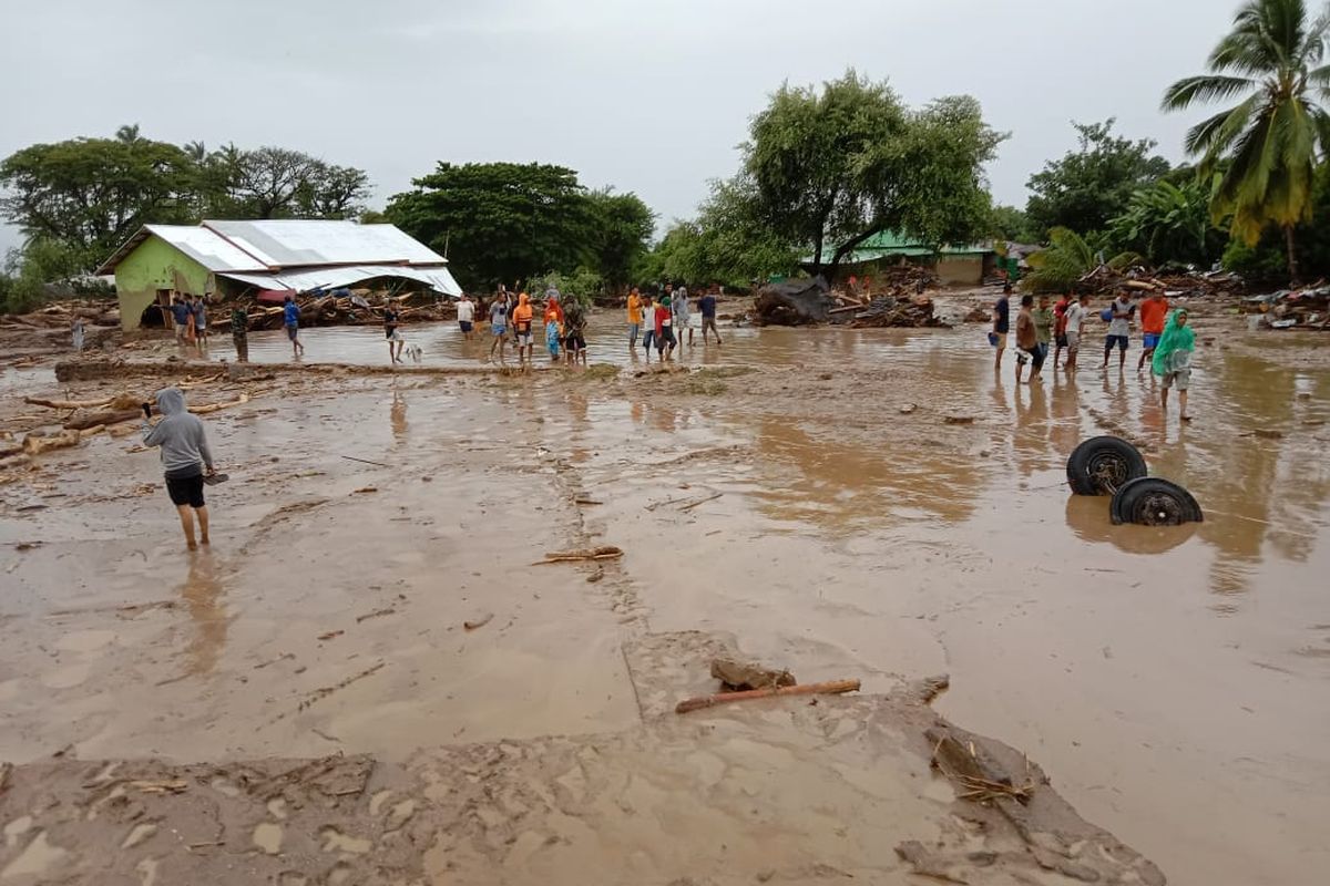 A flood destroys houses and inundated streets in Waiwerang, East Flores regency in the Indonesian region of East Nusa Tenggara on Sunday, April 4, 2021.  