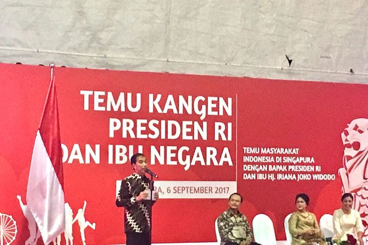 Presiden Joko Widodo berbicara saat acara temu kangen dengan warga masyarakat Indonesia di Singapura, Rabu (6/9/2017) malam.