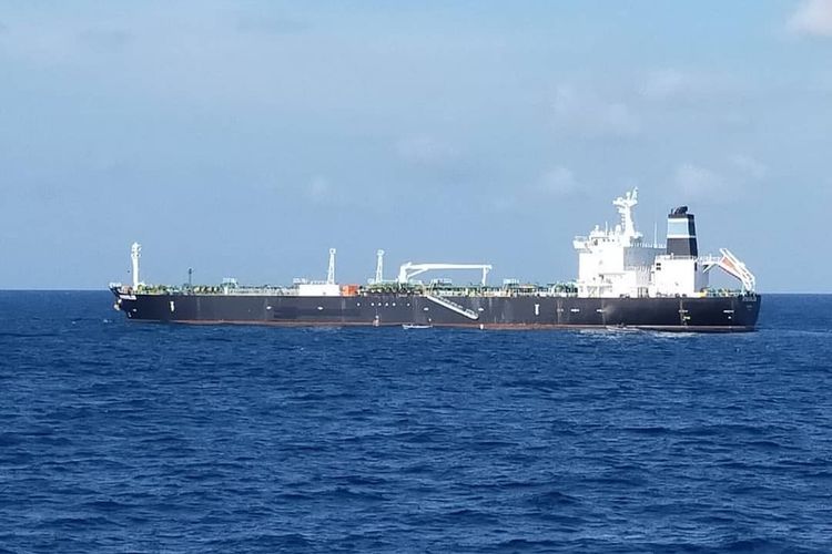 Komando Armada I (Koarmada I) mengamankan kapal tanker MT Strovolos yang menjadi buronan Pemerintah Kamboja di Perairan Anambas, Kepulauan Riau, Selasa (27/7/2021).
