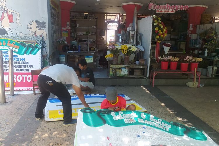 Penjual karangan bunga di Kota Semarang banjir pesanan. Senin (10/10/2022)