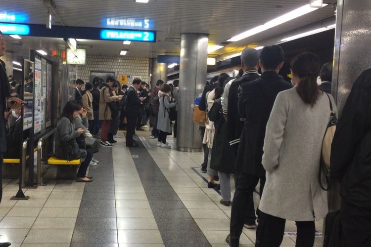 Tokyo Metro Pakai AI untuk Kurangi Kepadatan Penumpang Kereta