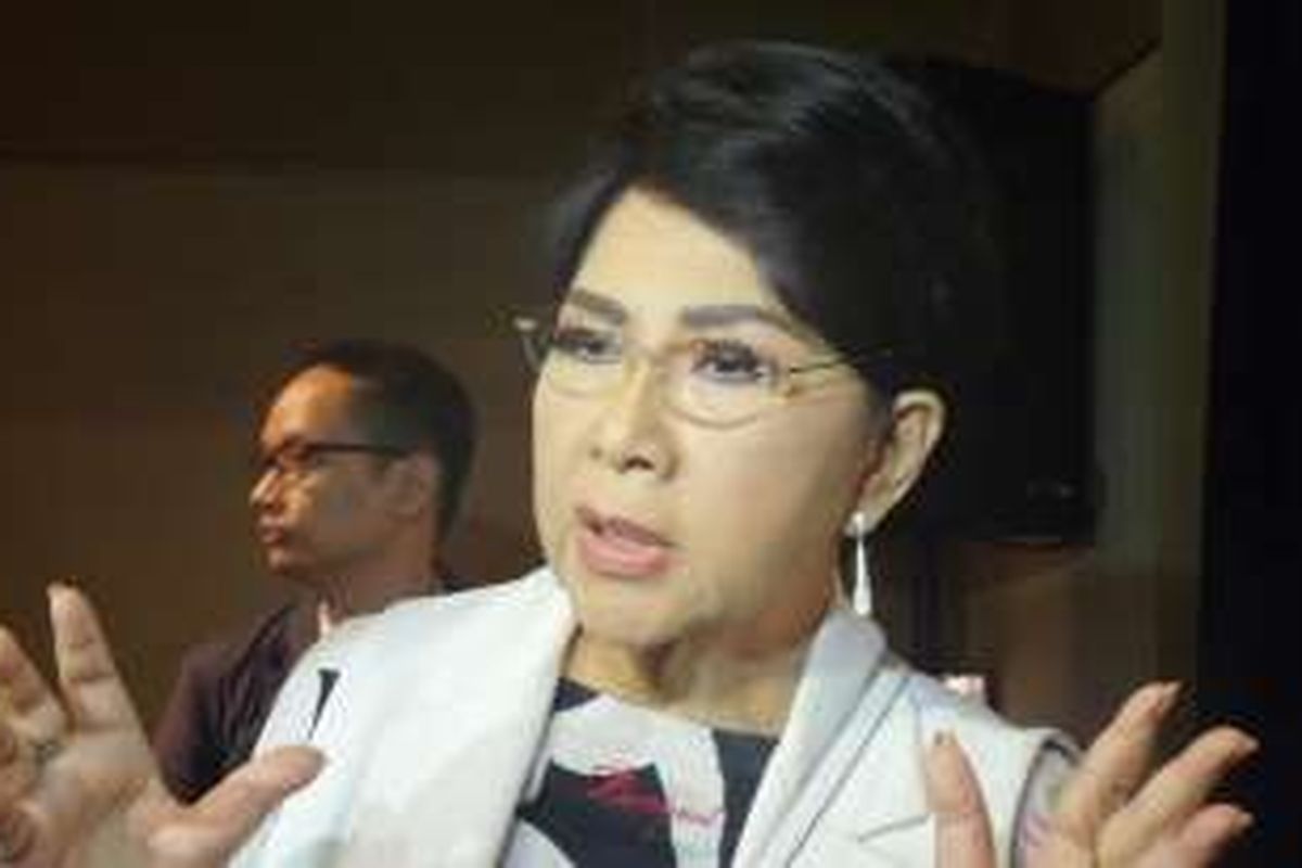  Titiek Puspa (78) ketika menghadiri screening film Ini Kisah Tiga Dara di Plaza Indonesia XXI, Thamrin, Jakarta Pusat, Jumat (19/8/2016).