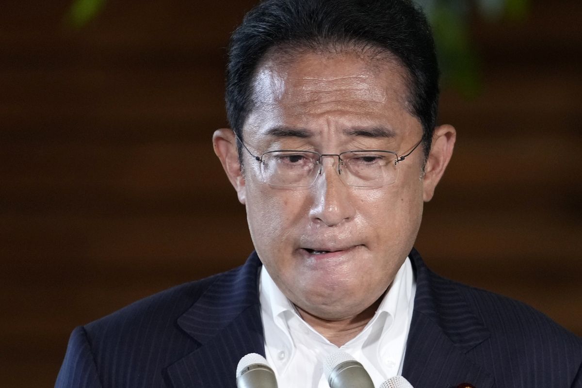 Perdana Menteri Jepang Fumio Kishida ketika berbicara kepada media di rumah dinas tentang insiden Shinzo Abe mantan PM Jepang ditembak pada Jumat (8/7/2022). Jepang sedang mempertimbangkan untuk membeli rudal jelajah Tomahawk yang dikembangkan Amerika Serikat (AS) karena berusaha untuk melawan ancaman regional yang berkembang, termasuk dari Korea Utara.