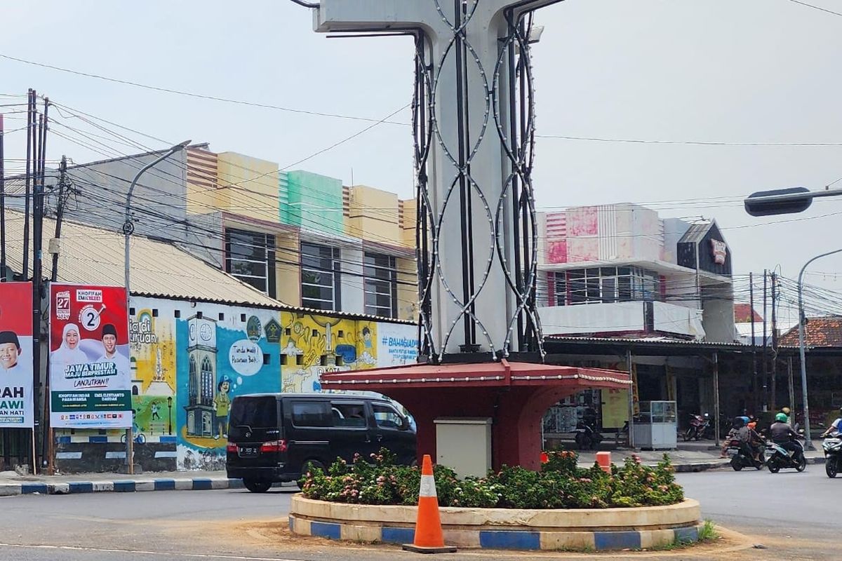 Salahsatu baliho paslon Adi - Nawawi yang terpasang di jalan Hayam Wuruk Kota Kota Pasuruan, Selasa (15/10!! 2024) 