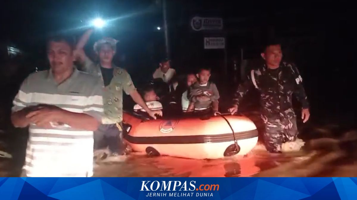 Evakuasi Banjir di Padang Berlanjut Sampai Malam, Dua Balita dan Tiga Dewasa Dibawa Perahu Karet