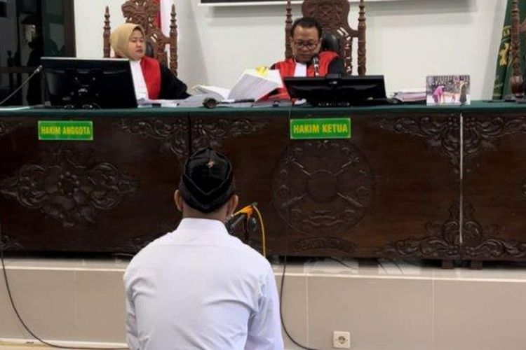 Muhamad Ramdanu sedang menjalani persidangan di PN Subang sebagai saksi di persidangan kasus Pembunuhan Tuti Suhartini dan Amalia Mustika Ratu, Kamis (25/4/2024).