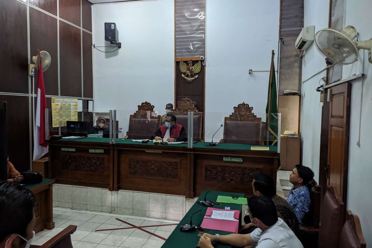 Suasana ruang sidang 5 Pengadilan Negeri Jakarta Selatan saat persidangan gugatan Rp 15 miliar yang diajukan Deolipa Yumara kepada Polri dan Bharada Richard Eliezer, Rabu (28/9/2022).