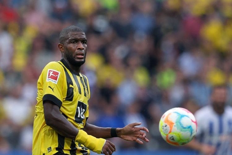 Aksi penyerang Borussia Dortmund, Anthony Modeste, di ajang Bundesliga 2022-2023.
