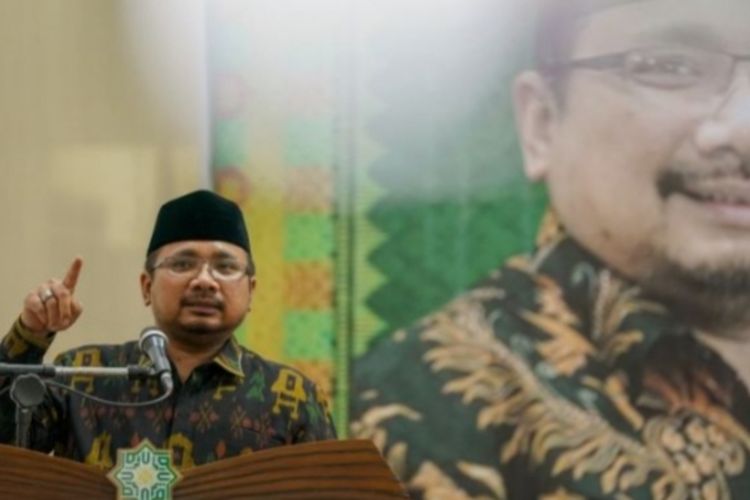 Menteri Agama, Yaqut Qholil Qoumas saat menghadiri pelantikan Ikatan Keluarga Alumni UIN Suska Riau di Kota Pekanbaru, Rabu (23/2/2022).