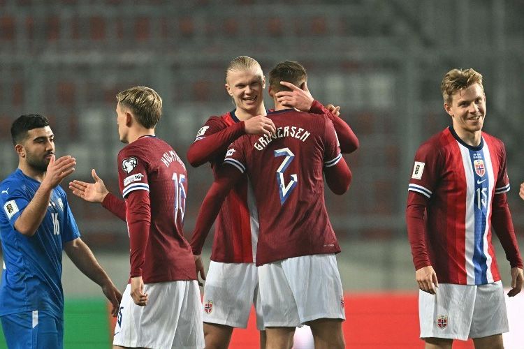 Erling Haaland kembali mencatatkan namanya dalam sejarah sepak bola dunia. Penyerang Manchester City itu mencetak hattrick saat Norwegia membungkam Israel 5-0 pada laga Kualifikasi Piala Dunia 2026 di Ullevaal Stadium, Sabtu (11/10/2025).