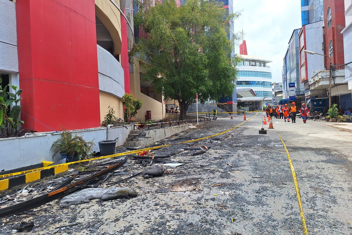 Korban Kebakaran di Lantai 8 Glodok Plaza Sulit Dicari, Banyak Puing dari Lantai 9 yang Ambruk