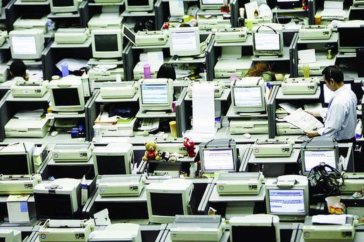 Pialang di Bursa Efek Indonesia.