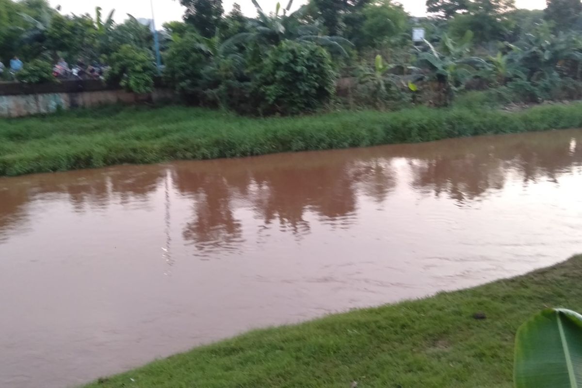 lokasi Muhammad Irsyad tenggelam di kali Pesanggrahan, Jakarta Selatan, Sabtu (1/2/2020)