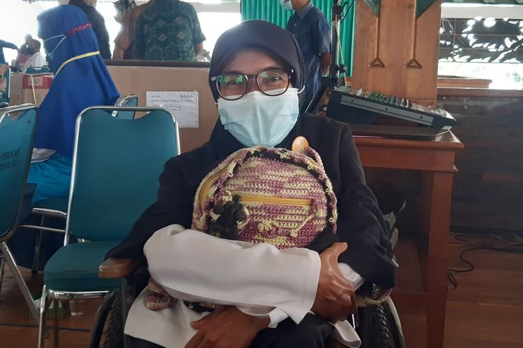 Titik Isnani (45) penyandang disabilitas yang juga pendiri PAUD Inklusi Tersenyum asal Desa Ringinlarik, Kecamatan Musuk, Boyolali, Jawa Tengah.
