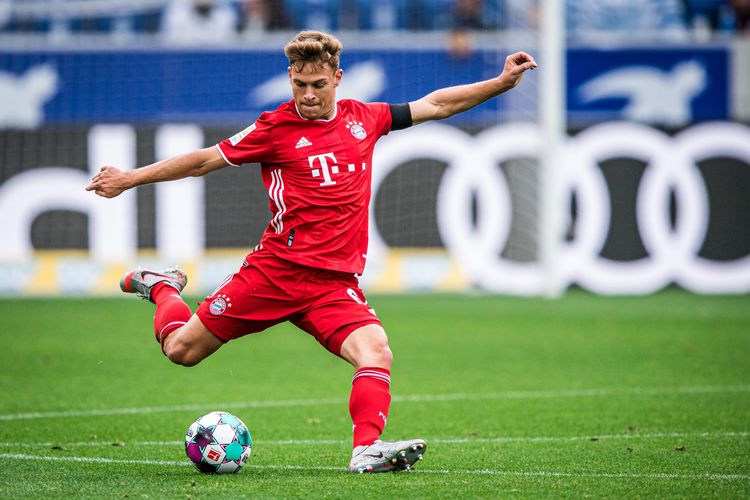 Gelandang Bayern Muenchen, Joshua Kimmich selama pertandingan Bundesliga antara TSG Hoffenheim dan FC Bayern Muenchen di PreZero-Arena pada 27 September 2020 di Sinsheim.