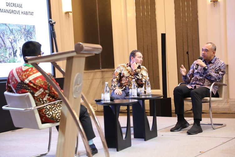 Bupati Tangerang Ahmed Zaki Iskandar dalam acara diskusi tentang Transformasi Cegah Perubahan Iklim di The Langham Hotel, Jakarta, Rabu (20/9/2023).
