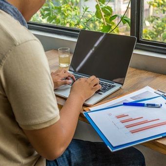 Ilustrasi freelancer. 