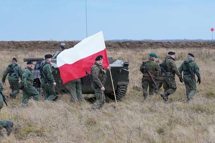 Pasukan Polandia ikut serta dalam latihan militer dengan tentara dari Inggris, AS dan Rumania di tempat latihan militer di Bemowo Piskie. 