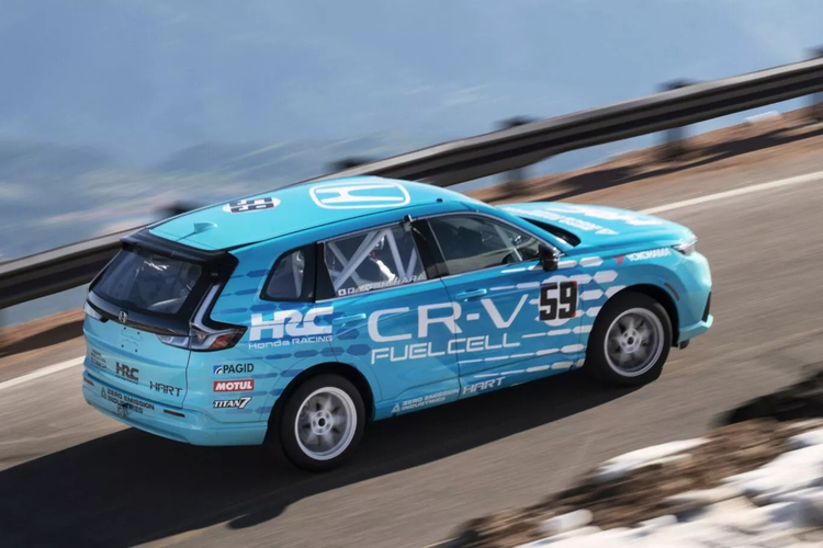 Honda CR-V e:FCEV bermesin hidrogen mengikuti Pikes Peak International Hill Climb