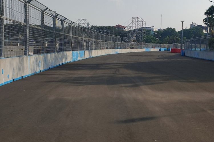 Suasana sirkuit Formula E di Ancol, Jakarta Utara, pada Selasa (9/5/2023). 