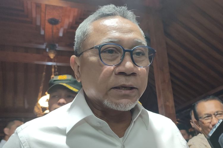 Menteri Koordinator Bidang Pangan Zulkifli Hasan saat memberikan keterangan, Kamis (28/8/2025).