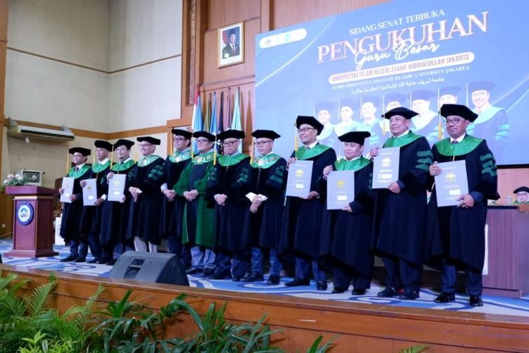 Pengukuhan tujuh guru besar baru di lingkungan Kampus UIN Syarif Hidayatullah, Jakarta, Rabu (4/1/2026).