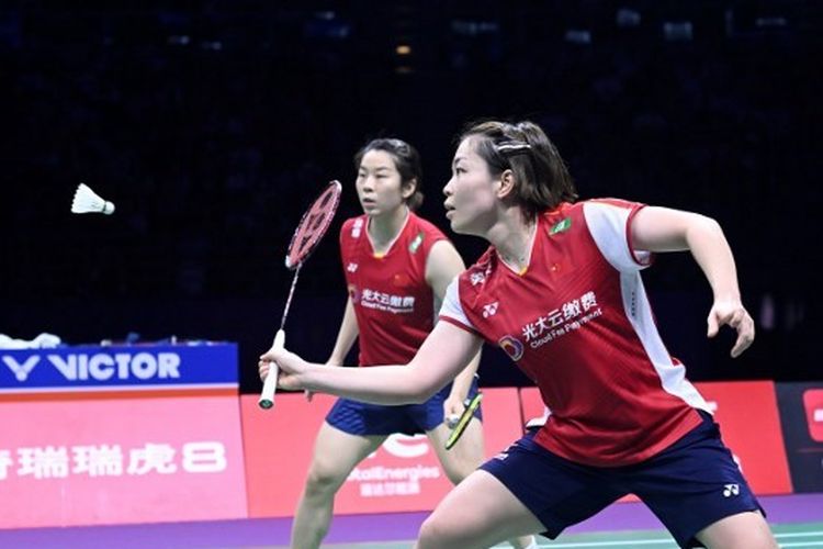 Ganda putri China, Chen Qing Chen/Jia Yi Fan, bertanding melawan pasangan Jepang, Yuki Fukushima/Sayaka Hirota, dalam rangkaian semifinal Piala Sudirman atau Sudirman Cup 2023 di Suzhou Olympic Sports Centre, China, pada Sabtu (20/5/2023). Terbaru, Chen Qing Chen/Jia Yi Fan menjadi juara China Open 2023. Artikel ini berisi hasil final China Open 2023. 