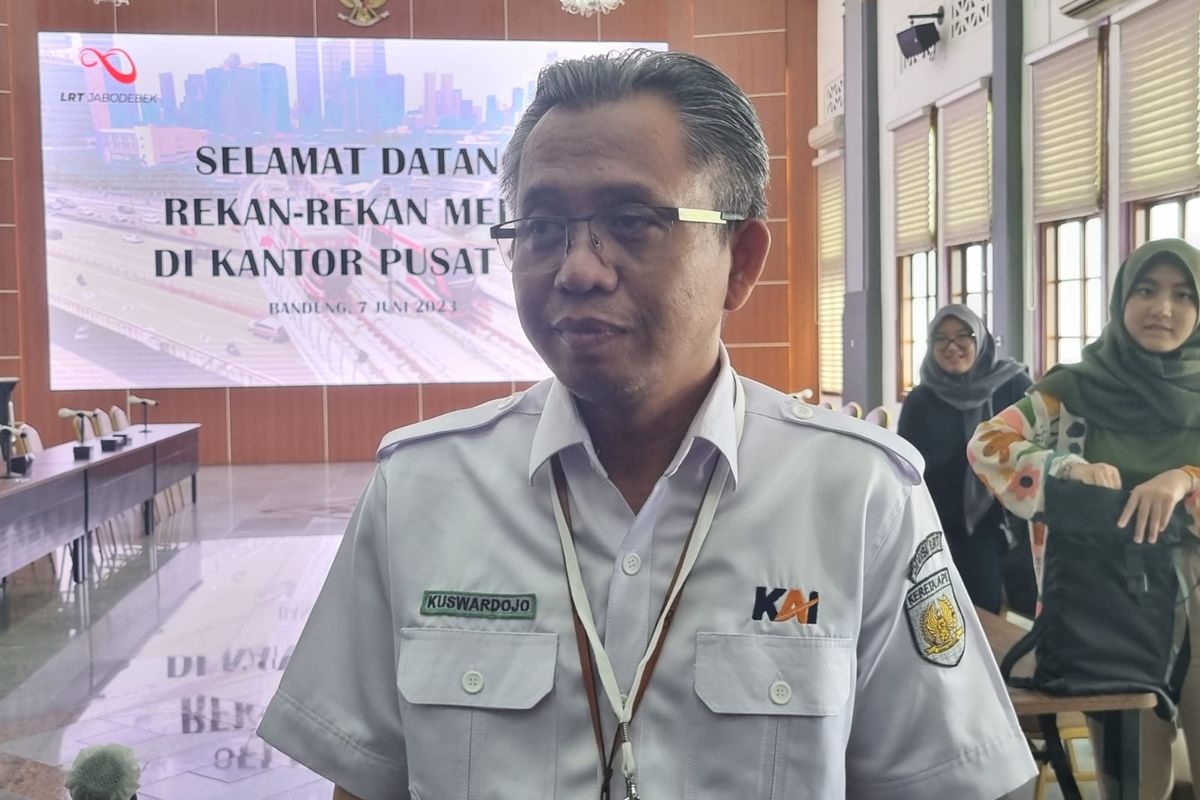 Manager Public Relation LRT Jabodebek Kuswardoyo saat media gathering di Kantor Pusat KAI di Bandung, Jawa Barar, Rabu (7/6/2023).