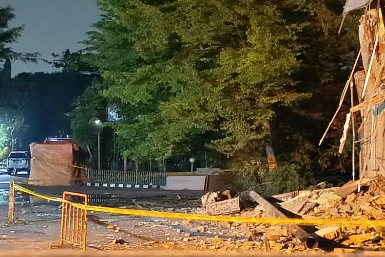 Mobil Damkar Tertimpa Beton Gedung DLH Jakarta Berhasil Dievakuasi, Tak Ada Korban Jiwa