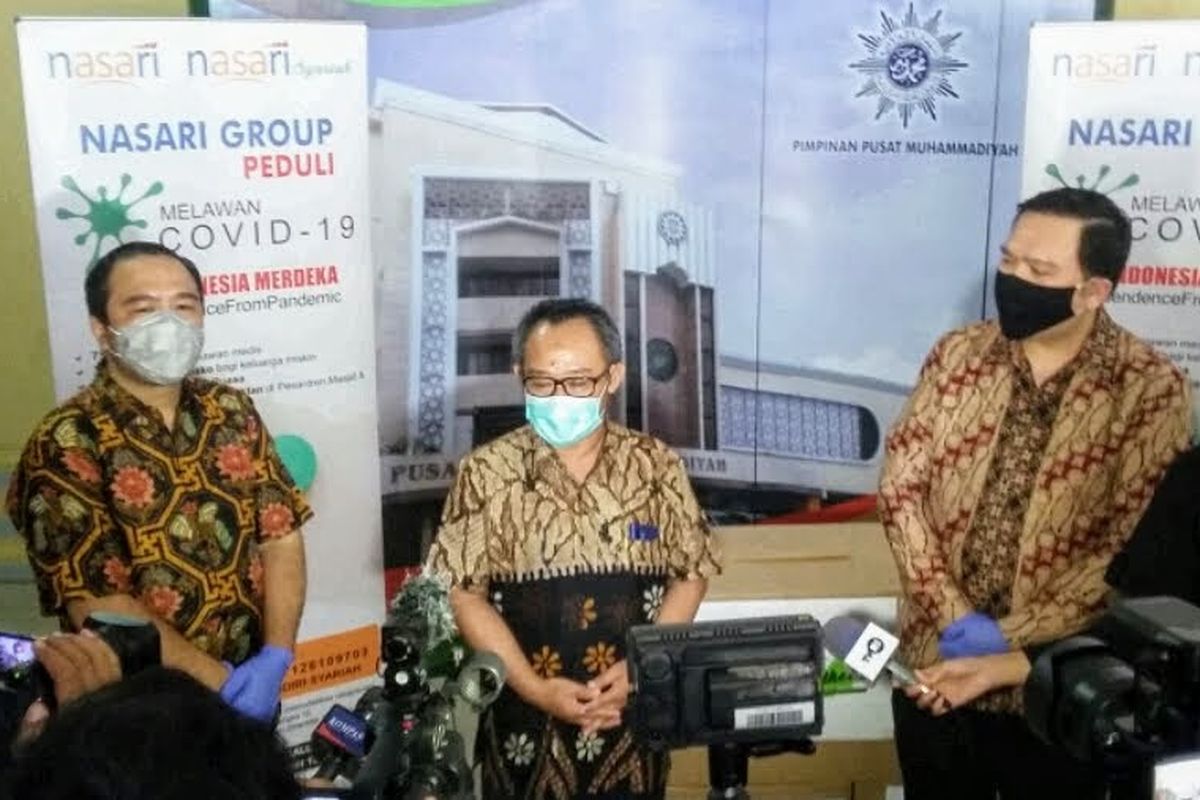 Nasari Group memberi donasi APD bagi tim medis untuk menangani wabah Covid-19 ke Pengurus Pusat (PP) Muhammadiyah, Jumat (1/5/2020).
