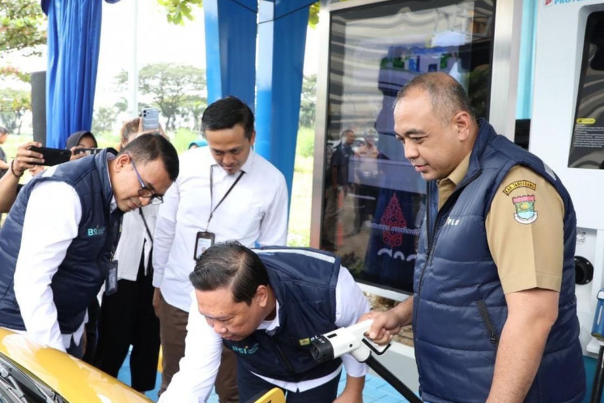 Bupati Tangerang, Ahmed Zaki Iskandar telah meresmikan Stasiun Pengisian Kendaraan Listrik Umum (SPKLU) PLN UP 3 Cikupa di Mall Ciputra Citra Raya Panongan, Senin (27/2/2023).