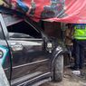 Bengkel di Ciputat Diseruduk Mobil, Bagian Atap dan Pintu Rusak, Botol Oli Berserakan