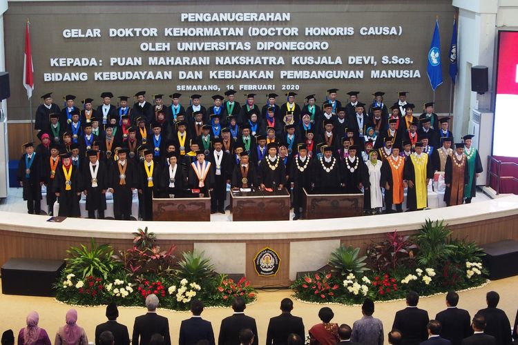 Sidang Terbuka Senat Universitas Diponegoro (Undip) untuk penganugerahan gelar doktor kehormatan (honoris causa) untuk Ketua DPR Puan Maharani, Jumat (14/2/2020).
