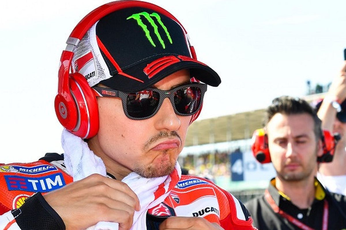 Jorge Lorenzo saat MotoGP Inggris di Sirkuit Silverstone, Minggu (27/8/2017).
